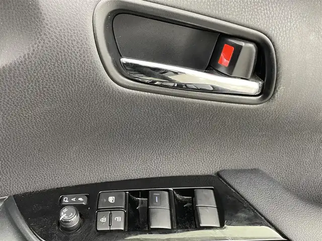 トヨタ プリウス S ツーリングセレ ブラックED 熊本県 2021(令3)年 6.8万km プレシャスブラックパール 禁煙車/純正ナビ付きディスプレイオーディオ(CD・BT・フルセグ・USB）/全周囲カメラ　/レーダークルーズコントロール/社外前後ドライブレコーダー　/ビルトインＥＴＣ　/合皮シート　/前席シートヒーター　/衝突軽減装置　/前後クリアランスソナー　/レーンキープアシスト/横滑り防止/AC100V電源/純正フロアマット/純正17インチAW/オートライト/オートマチックハイビーム/LEDヘッドライト/スマートキー/プッシュスタート/スペアキー1本/保証書