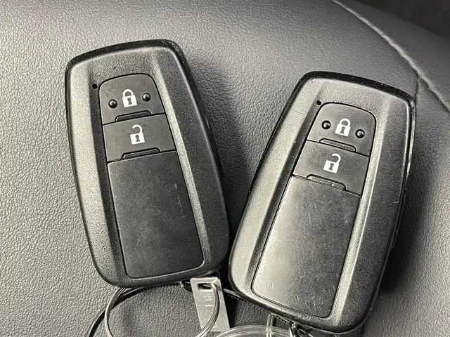 トヨタ プリウス S ツーリングセレ ブラックED 熊本県 2021(令3)年 6.8万km プレシャスブラックパール 禁煙車/純正ナビ付きディスプレイオーディオ(CD・BT・フルセグ・USB）/全周囲カメラ　/レーダークルーズコントロール/社外前後ドライブレコーダー　/ビルトインＥＴＣ　/合皮シート　/前席シートヒーター　/衝突軽減装置　/前後クリアランスソナー　/レーンキープアシスト/横滑り防止/AC100V電源/純正フロアマット/純正17インチAW/オートライト/オートマチックハイビーム/LEDヘッドライト/スマートキー/プッシュスタート/スペアキー1本/保証書