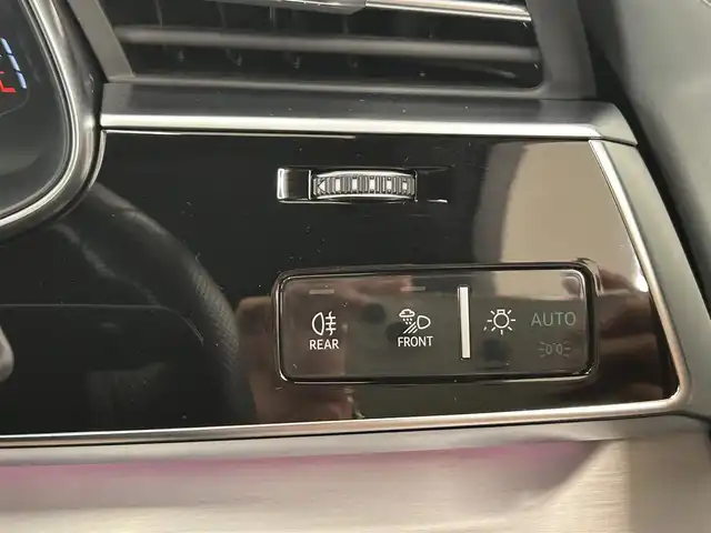 アウディ Ｑ７ 45 Sラインリミテッド 岡山県 2020(令2)年 3.6万km 白 プレミアム＆7シーターパッケージ/レザーシート/シートヒーター/360°カメラ/純正ナビ/Bluetooth/USB SD/フルセグTV/純正21インチアルミホイール/ACC/HUD/マトリクスLED/ヴァーチャルコックピット/ETC/AUDIドライブセレクト/リアクロストラフィックアシスト/純正フロアマット/アダプティブドライブアシスト/AUDIプレセンス/AUDIサイドアシスト/レーン逸脱警告/インテリアライト/レインセンサー