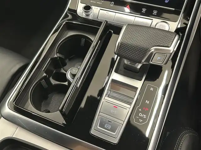 アウディ Ｑ７ 45 Sラインリミテッド 岡山県 2020(令2)年 3.6万km 白 プレミアム＆7シーターパッケージ/レザーシート/シートヒーター/360°カメラ/純正ナビ/Bluetooth/USB SD/フルセグTV/純正21インチアルミホイール/ACC/HUD/マトリクスLED/ヴァーチャルコックピット/ETC/AUDIドライブセレクト/リアクロストラフィックアシスト/純正フロアマット/アダプティブドライブアシスト/AUDIプレセンス/AUDIサイドアシスト/レーン逸脱警告/インテリアライト/レインセンサー