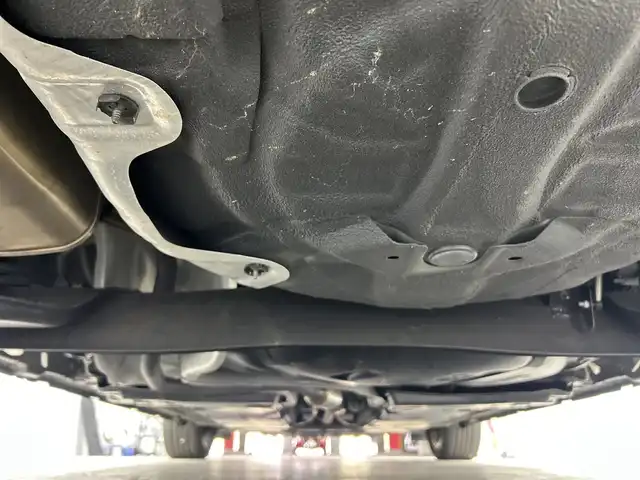 日産 オーラ G レザーエディション 愛知県 2021(令3)年 2.8万km 黒 禁煙車/純正9インチナビ/（AM/FM/Bluetooth/USB/フルセグTV）/全方位カメラ/BOSEサウンド/ワイヤレス充電/衝突軽減ブレーキ/プロパイロット/レーンキープアシスト/レーダークルーズコントロール/オートマチックハイビーム/ブラインドスポットモニター/コーナーセンサー/ETC2.0/インテリジェントルームミラー/レザーシート/シートヒーター/ステアリングヒーター/LEDヘッドライト/フロントフォグランプ/オートライト/純正17インチアルミホイール/スマートキー/スペアキー有/プッシュスタート/横滑り防止装置/