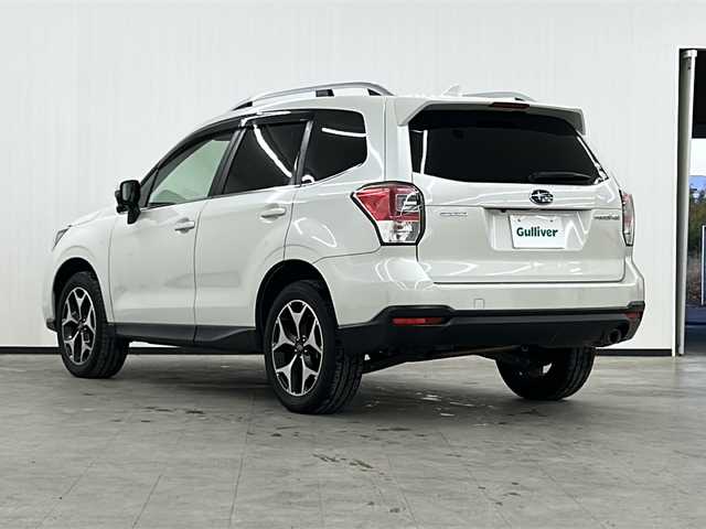 スバル フォレスター S－リミテッド 長崎県 2017(平29)年 6万km クリスタルホワイトP 純正ナビ（AVIC-RZ900）/・フルセグ/・DVD/・Bluetooth/アイサイト/・レーンキープアシスト/・先行車発信告知/・ブラインドスポットモニター/・オートハイビーム/全席シートヒーター/前席パワーシート/LEDヘッドライト/ETC/ルーフレール/クルーズコントロール/黒革ハンドル/スマートキー/アイドリングストップ