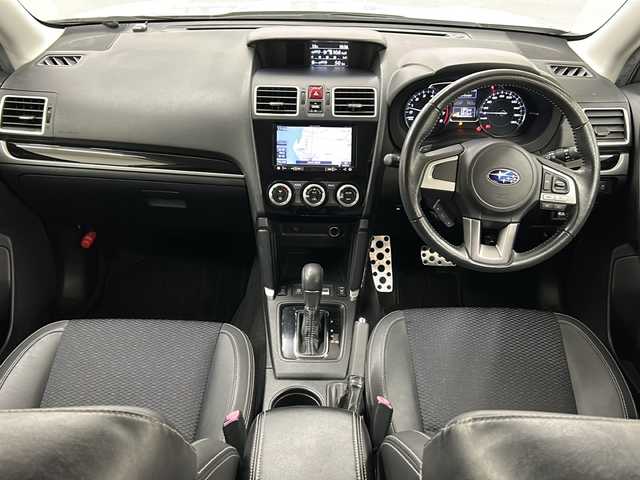 スバル フォレスター S－リミテッド 長崎県 2017(平29)年 6万km クリスタルホワイトP 純正ナビ（AVIC-RZ900）/・フルセグ/・DVD/・Bluetooth/アイサイト/・レーンキープアシスト/・先行車発信告知/・ブラインドスポットモニター/・オートハイビーム/全席シートヒーター/前席パワーシート/LEDヘッドライト/ETC/ルーフレール/クルーズコントロール/黒革ハンドル/スマートキー/アイドリングストップ