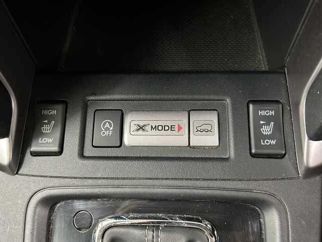 スバル フォレスター S－リミテッド 長崎県 2017(平29)年 6万km クリスタルホワイトP 純正ナビ（AVIC-RZ900）/・フルセグ/・DVD/・Bluetooth/アイサイト/・レーンキープアシスト/・先行車発信告知/・ブラインドスポットモニター/・オートハイビーム/全席シートヒーター/前席パワーシート/LEDヘッドライト/ETC/ルーフレール/クルーズコントロール/黒革ハンドル/スマートキー/アイドリングストップ