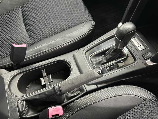 スバル フォレスター S－リミテッド 長崎県 2017(平29)年 6万km クリスタルホワイトP 純正ナビ（AVIC-RZ900）/・フルセグ/・DVD/・Bluetooth/アイサイト/・レーンキープアシスト/・先行車発信告知/・ブラインドスポットモニター/・オートハイビーム/全席シートヒーター/前席パワーシート/LEDヘッドライト/ETC/ルーフレール/クルーズコントロール/黒革ハンドル/スマートキー/アイドリングストップ