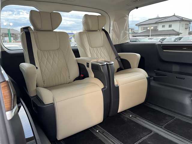 トヨタ グランエース プレミアム 栃木県 2022(令4)年 7.5万km ホワイトパールクリスタルシャイン 禁煙車/ディスプレイオーディオ/・AM/FM/Bluetooth/・USB/Miracast/安全装備/・ブラインドスポットモニター/・プリクラッシュセーフティーシステム/・コーナーセンサー/・レーダークルーズコントロール/・パノラミックビューモニター/・パーキングサポートブレーキ/・横滑り防止装置/・ロードサインアシスト/LEDヘッドライト/フォグランプ/両側電動スライドドア/パワーシート/シートヒーター/オットマン/デジタルインナーミラー/純正フロアマット/純正17インチアルミホイール/純正ビルトインETC2.0/プッシュスタート/スマートキー/電動格納ドアミラー/保証書/スペアキー/取扱説明書