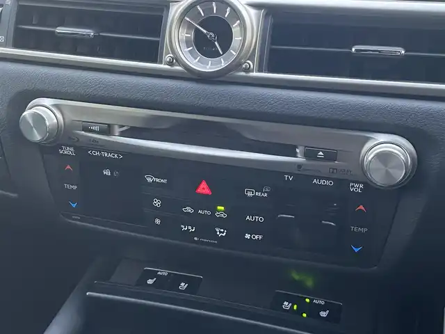 レクサス ＧＳ 300h Fスポーツ 宮崎県 2015(平27)年 6.9万km ホワイトノーヴァガラスフレーク 純正フルセグナビ/（DVD再生）（BT）/バックカメラ/パワーシート/クルーズコントロール/プッシュスタート/パワーステアリング/パワーウィンドウ/純正フロアマット/純正LEDヘッドライト/アイドリングストップ/エアバックW/盗難防止装置/横滑り防止装置/サンルーフ/レザーシート/MTモード付AT/ETC/ABS