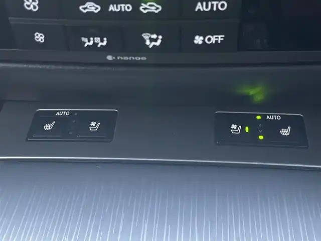 レクサス ＧＳ 300h Fスポーツ 宮崎県 2015(平27)年 6.9万km ホワイトノーヴァガラスフレーク 純正フルセグナビ/（DVD再生）（BT）/バックカメラ/パワーシート/クルーズコントロール/プッシュスタート/パワーステアリング/パワーウィンドウ/純正フロアマット/純正LEDヘッドライト/アイドリングストップ/エアバックW/盗難防止装置/横滑り防止装置/サンルーフ/レザーシート/MTモード付AT/ETC/ABS