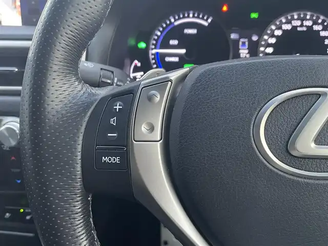 レクサス ＧＳ 300h Fスポーツ 宮崎県 2015(平27)年 6.9万km ホワイトノーヴァガラスフレーク 純正フルセグナビ/（DVD再生）（BT）/バックカメラ/パワーシート/クルーズコントロール/プッシュスタート/パワーステアリング/パワーウィンドウ/純正フロアマット/純正LEDヘッドライト/アイドリングストップ/エアバックW/盗難防止装置/横滑り防止装置/サンルーフ/レザーシート/MTモード付AT/ETC/ABS