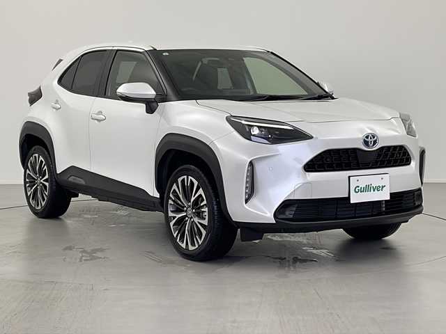 トヨタ ヤリスクロス ハイブリッド Z 岐阜県 2023(令5)年 2.2万km プラチナホワイトパールマイカ トヨタセーフティセンス/・プリクラッシュセーフティ/・レーントレーシングアシスト/・レーダークルーズコントロール/・オートマチックハイビーム（AHB）/・ロードサインアシスト（RSA）/・ブラインドスポットモニター/・クリアランスソナー/純正ナビ/Bluetooth/フルセグTV/USB/電動リアゲート/バックカメラ/スマートキー/プッシュスタート/ハーフレザー/シートヒーター（運転席/助手席）/革ステアリング/ステアリングスイッチ/ステアリングヒーター/純正フロアマット/純正アルミホイール/ETC2.0