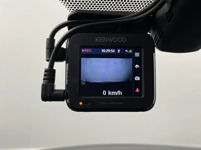 トヨタ プリウス S 大分県 2017(平29)年 7.5万km アティチュードブラックマイカ ワンオーナー/純正メモリナビ/(CD/BT/ワンセグTV)/バックカメラ/スマートキー/プッシュスタート/ETC/電格ミラー/ウィンカーミラー/オートライト/フォグランプ/LEDヘッドライト/革巻きステアリング/ステアリングスイッチ/トノカバー /純正15インチアルミホイール/ドアバイザー/純正フロアマット