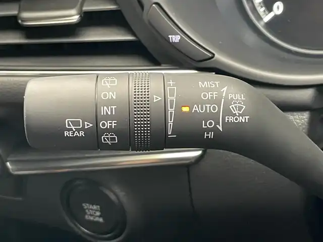 マツダ マツダ３ファストバック 15S 鹿児島県 2025(令7)年 0.5万km ジェットブラックマイカ 15S ブラックセレクション/禁煙/純正ナビ/バックカメラ/スマートブレーキサポート/レーンキープアシスト/誤発進抑制機能/追従型クルーズコントロール/ブラインドスポットモニター/ヘッドアップディスプレイ/運転席メモリー機能付きパワーシート/前席シートヒーター/前後コーナーセンサー/純正フロアマット/純正アルミホイール