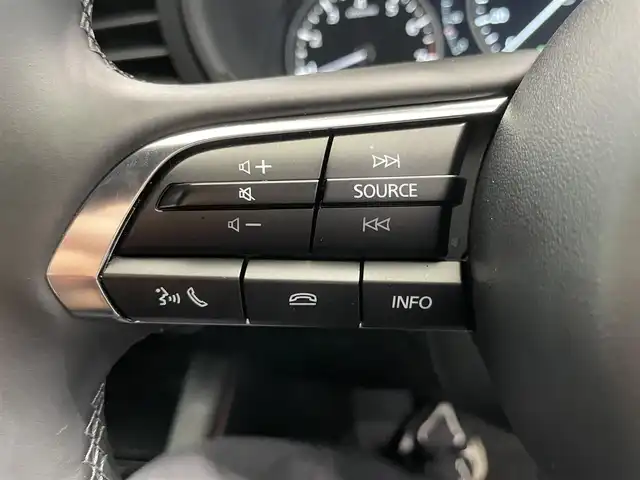 マツダ マツダ３ファストバック 15S 鹿児島県 2025(令7)年 0.5万km ジェットブラックマイカ 15S ブラックセレクション/禁煙/純正ナビ/バックカメラ/スマートブレーキサポート/レーンキープアシスト/誤発進抑制機能/追従型クルーズコントロール/ブラインドスポットモニター/ヘッドアップディスプレイ/運転席メモリー機能付きパワーシート/前席シートヒーター/前後コーナーセンサー/純正フロアマット/純正アルミホイール