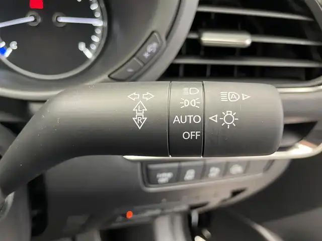 マツダ マツダ３ファストバック 15S 鹿児島県 2025(令7)年 0.5万km ジェットブラックマイカ 15S ブラックセレクション/禁煙/純正ナビ/バックカメラ/スマートブレーキサポート/レーンキープアシスト/誤発進抑制機能/追従型クルーズコントロール/ブラインドスポットモニター/ヘッドアップディスプレイ/運転席メモリー機能付きパワーシート/前席シートヒーター/前後コーナーセンサー/純正フロアマット/純正アルミホイール