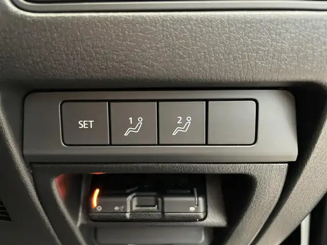 マツダ マツダ３ファストバック 15S 鹿児島県 2025(令7)年 0.5万km ジェットブラックマイカ 15S ブラックセレクション/禁煙/純正ナビ/バックカメラ/スマートブレーキサポート/レーンキープアシスト/誤発進抑制機能/追従型クルーズコントロール/ブラインドスポットモニター/ヘッドアップディスプレイ/運転席メモリー機能付きパワーシート/前席シートヒーター/前後コーナーセンサー/純正フロアマット/純正アルミホイール