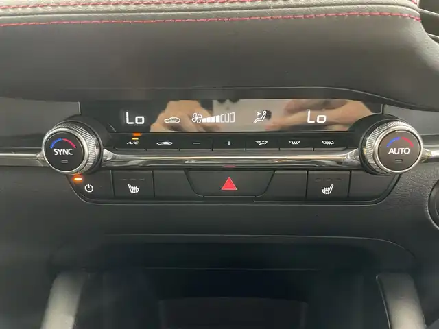 マツダ マツダ３ファストバック 15S 鹿児島県 2025(令7)年 0.5万km ジェットブラックマイカ 15S ブラックセレクション/禁煙/純正ナビ/バックカメラ/スマートブレーキサポート/レーンキープアシスト/誤発進抑制機能/追従型クルーズコントロール/ブラインドスポットモニター/ヘッドアップディスプレイ/運転席メモリー機能付きパワーシート/前席シートヒーター/前後コーナーセンサー/純正フロアマット/純正アルミホイール