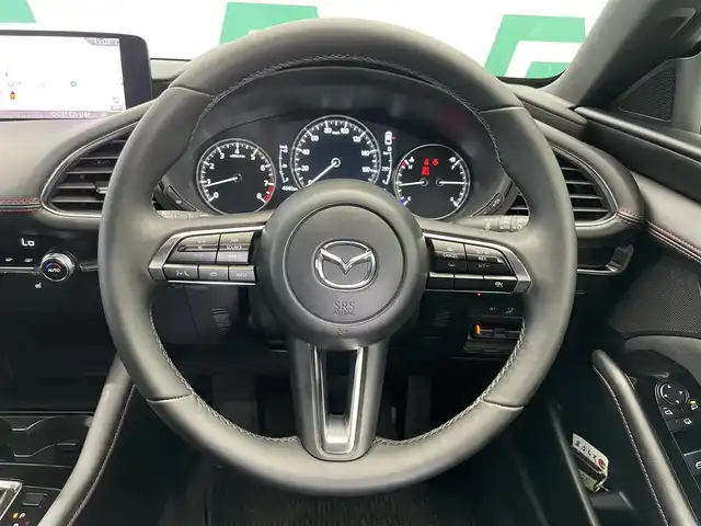 マツダ マツダ３ファストバック 15S 鹿児島県 2025(令7)年 0.5万km ジェットブラックマイカ 15S ブラックセレクション/禁煙/純正ナビ/バックカメラ/スマートブレーキサポート/レーンキープアシスト/誤発進抑制機能/追従型クルーズコントロール/ブラインドスポットモニター/ヘッドアップディスプレイ/運転席メモリー機能付きパワーシート/前席シートヒーター/前後コーナーセンサー/純正フロアマット/純正アルミホイール