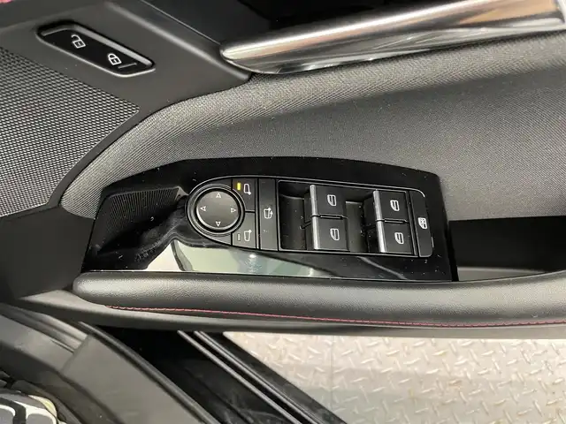 マツダ マツダ３ファストバック 15S 鹿児島県 2025(令7)年 0.5万km ジェットブラックマイカ 15S ブラックセレクション/禁煙/純正ナビ/バックカメラ/スマートブレーキサポート/レーンキープアシスト/誤発進抑制機能/追従型クルーズコントロール/ブラインドスポットモニター/ヘッドアップディスプレイ/運転席メモリー機能付きパワーシート/前席シートヒーター/前後コーナーセンサー/純正フロアマット/純正アルミホイール