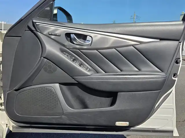 日産 スカイライン 200GT－t タイプSP 鹿児島県 2015(平27)年 6.7万km クリスタルホワイトパール インフィニティＱ６０用純正２０インチアルミホイール　/ムーンルーフ　/社外レーダー　/Ｄ＋Ｎ席シートヒーター　/Ｄ＋Ｎ席パワーシート　/ＮｉｓｓａｎＣｏｎｎｅｃｔ　/アラウンドビューモニター/インテリジェントクルーズコントロール/前後純正エアロスプラッシュ/シートメモリー/Bluetoothオーディオ/ビルトインETC/フルセグテレビ/パドルシフト/ＭＴモード付きＡＴ/横滑り防止装置/レーンキープアシスト/プッシュスタート/スマートキー/エアバック(W+サイド)/カーテンエアバッグ