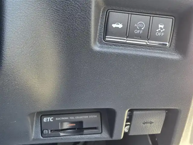 日産 スカイライン 200GT－t タイプSP 鹿児島県 2015(平27)年 6.7万km クリスタルホワイトパール インフィニティＱ６０用純正２０インチアルミホイール　/ムーンルーフ　/社外レーダー　/Ｄ＋Ｎ席シートヒーター　/Ｄ＋Ｎ席パワーシート　/ＮｉｓｓａｎＣｏｎｎｅｃｔ　/アラウンドビューモニター/インテリジェントクルーズコントロール/前後純正エアロスプラッシュ/シートメモリー/Bluetoothオーディオ/ビルトインETC/フルセグテレビ/パドルシフト/ＭＴモード付きＡＴ/横滑り防止装置/レーンキープアシスト/プッシュスタート/スマートキー/エアバック(W+サイド)/カーテンエアバッグ