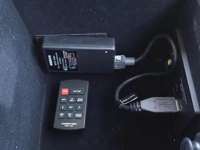 日産 スカイライン 200GT－t タイプSP 鹿児島県 2015(平27)年 6.7万km クリスタルホワイトパール インフィニティＱ６０用純正２０インチアルミホイール　/ムーンルーフ　/社外レーダー　/Ｄ＋Ｎ席シートヒーター　/Ｄ＋Ｎ席パワーシート　/ＮｉｓｓａｎＣｏｎｎｅｃｔ　/アラウンドビューモニター/インテリジェントクルーズコントロール/前後純正エアロスプラッシュ/シートメモリー/Bluetoothオーディオ/ビルトインETC/フルセグテレビ/パドルシフト/ＭＴモード付きＡＴ/横滑り防止装置/レーンキープアシスト/プッシュスタート/スマートキー/エアバック(W+サイド)/カーテンエアバッグ