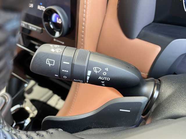 トヨタ ヴェルファイア ハイブリット Z プレミア 愛知県 2024(令6)年 2.1万km プラチナホワイトパールマイカ 衝突軽減システム/純正14型ディズプレイオーディオ　ナビあり/フリップダウンモニター/三眼LEDヘッドライト/全方位カメラ/両側パワースライドドア/ユニバーサルステップ/ガラスルーフ/レーダークルーズコントロール/シートヒーター/エアシート/フルセグ/Bluetooth/バックカメラ/電動リアゲート/パワーシート/ヘッドアップディスプレイ/コーナーセンサー/純正アルミホイール/ETC2.0/ブラインドスポットモニター/パドルシフト/ステアリングヒーター/インテリジェントミラー/リアオートエアコン/オートマチックハイビーム/置くだけ充電機/ステアリングスイッチ/スマートキー/プッシュスタート