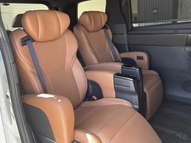 トヨタ ヴェルファイア ハイブリット Z プレミア 愛知県 2024(令6)年 2.1万km プラチナホワイトパールマイカ 衝突軽減システム/純正14型ディズプレイオーディオ　ナビあり/フリップダウンモニター/三眼LEDヘッドライト/全方位カメラ/両側パワースライドドア/ユニバーサルステップ/ガラスルーフ/レーダークルーズコントロール/シートヒーター/エアシート/フルセグ/Bluetooth/バックカメラ/電動リアゲート/パワーシート/ヘッドアップディスプレイ/コーナーセンサー/純正アルミホイール/ETC2.0/ブラインドスポットモニター/パドルシフト/ステアリングヒーター/インテリジェントミラー/リアオートエアコン/オートマチックハイビーム/置くだけ充電機/ステアリングスイッチ/スマートキー/プッシュスタート