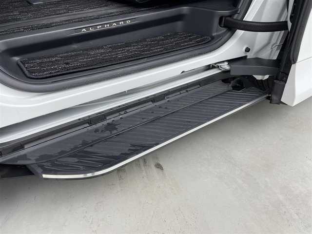 トヨタ アルファードハイブリット Z 埼玉県 2024(令6)年 0.5万km プラチナホワイトパールマイカ 純正１２．３インチメーカーナビ　/パノラミックビューモニター　/ユニバーサルステップ　/アダプティブクルーズコントロール　/ステアリングヒーター　/ＨＤＭＩ　/ＢＳＭ　/ビルトインＥＴＣ２．０　/温冷シート　/１００Ｖ充電