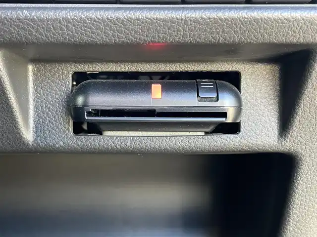 スズキ クロスビー HYBRID MZ 佐賀県 2019(令1)年 5.2万km ベージュ ターボ/デュアルセンサーブレーキサポート/リアセンサー/クルーズコントロール/純正8型ナビ/・全方位カメラ/・フルセグTV/BT/CD/DVD/純正16インチAW/LEDヘッドライト/フォグランプ/オートライト/パドルシフト/シートヒーター/ETC/プッシュスタート/アイドリングストップ/スペアキー×１/取扱説明書/保証書