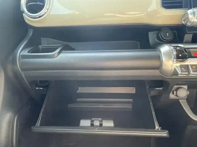 スズキ クロスビー HYBRID MZ 佐賀県 2019(令1)年 5.2万km ベージュ ターボ/デュアルセンサーブレーキサポート/リアセンサー/クルーズコントロール/純正8型ナビ/・全方位カメラ/・フルセグTV/BT/CD/DVD/純正16インチAW/LEDヘッドライト/フォグランプ/オートライト/パドルシフト/シートヒーター/ETC/プッシュスタート/アイドリングストップ/スペアキー×１/取扱説明書/保証書