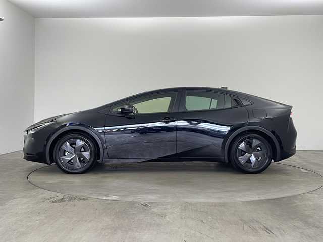 トヨタ プリウス U 兵庫県 2024(令6)年 1.9万km アティチュードブラックマイカ ・純正ディスプレイオーディオ/・BT/USB/Miracast/フルセグTV/・パノラミックビューモニター/・レーンディパーチャーアラート/・ブラインドスポットモニター/・プリクラッシュセーフティ/・プロアクティブドライビングアシスト/・クリアランスソナー/・リヤクロストラフィックアラート/・後方車両接近告知/・セカンダリーコリジョンブレーキ/・リヤカメラディテクション/・パーキングサポートブレーキ/・安心降車アシスト/・周辺車両接近時サポート/・ロードサインアシスト/・発進遅れ告知/・前後コーナーセンサー/・オートエアコン/・AC100V充電/・ビルトインETC2.0/・オートエアコン/・純正フロアマット/・LEDオートライト/・オートマチックハイビーム