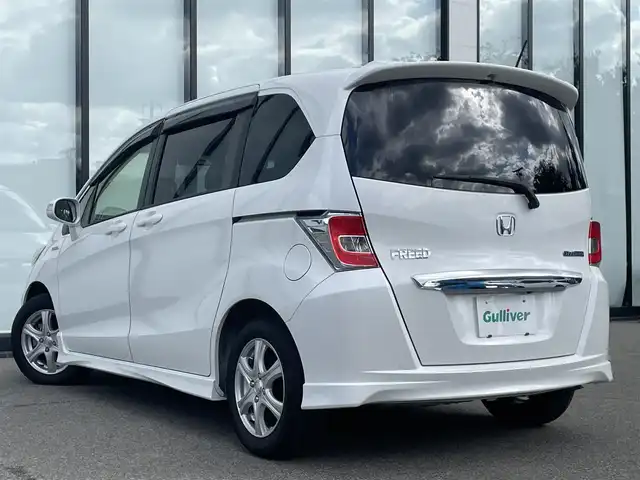 ホンダ フリード ハイブリット 大阪府 2014(平26)年 7.6万km ホワイトオーキッドパール 片側パワースライドドア/バックカメラ/前後ドライブレコーダー/ETC/純正フロアマット/純正15インチAW/ABS/横滑り防止装置/オートライト
