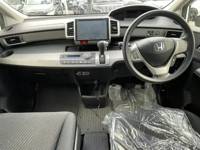 ホンダ フリード ハイブリット 大阪府 2014(平26)年 7.6万km ホワイトオーキッドパール 片側パワースライドドア/バックカメラ/前後ドライブレコーダー/ETC/純正フロアマット/純正15インチAW/ABS/横滑り防止装置/オートライト