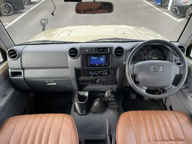 トヨタ ランドクルーザー 長崎県 2015(平27)年 2.4万km ベージュ 社外ディスプレイオーディオ/バックカメラ/革調ブラウンシートカバー/ドライブレコーダー/LEDヘッドライト/ETC