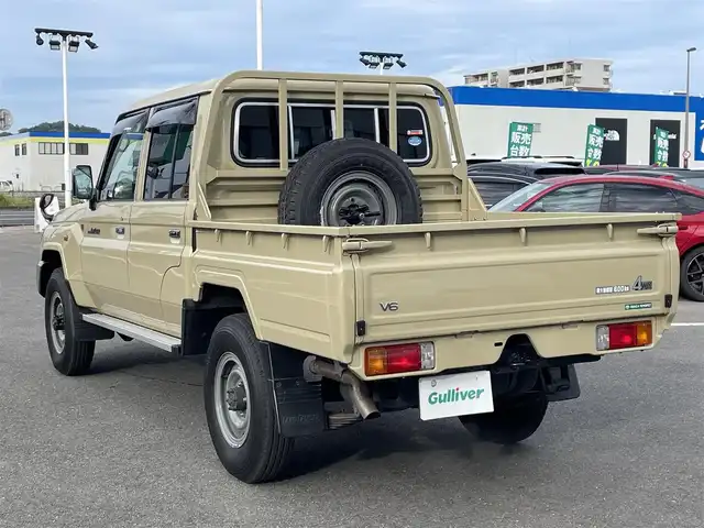 トヨタ ランドクルーザー 長崎県 2015(平27)年 2.4万km ベージュ 社外ディスプレイオーディオ/バックカメラ/革調ブラウンシートカバー/ドライブレコーダー/LEDヘッドライト/ETC