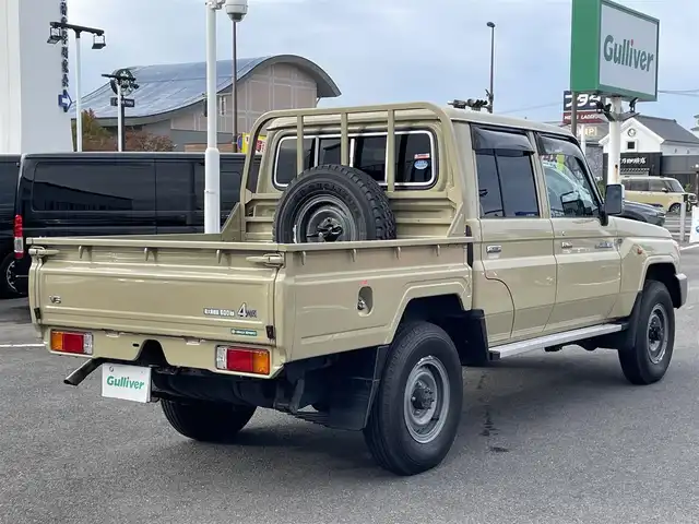 トヨタ ランドクルーザー 長崎県 2015(平27)年 2.4万km ベージュ 社外ディスプレイオーディオ/バックカメラ/革調ブラウンシートカバー/ドライブレコーダー/LEDヘッドライト/ETC