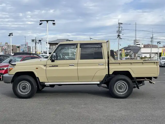 トヨタ ランドクルーザー 長崎県 2015(平27)年 2.4万km ベージュ 社外ディスプレイオーディオ/バックカメラ/革調ブラウンシートカバー/ドライブレコーダー/LEDヘッドライト/ETC