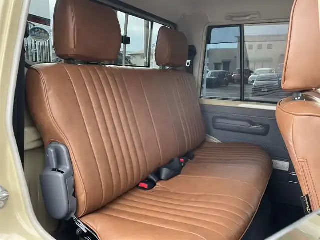 トヨタ ランドクルーザー 長崎県 2015(平27)年 2.4万km ベージュ 社外ディスプレイオーディオ/バックカメラ/革調ブラウンシートカバー/ドライブレコーダー/LEDヘッドライト/ETC