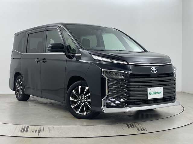 トヨタ ヴォクシー ハイブリッド S－Z 埼玉県 2023(令5)年 2.5万km アティチュードブラックマイカ トヨタセーフティセンス/純正10.5インチナビ機能付きディスプレイオーディオ/CD/DVD/Bluetooth/フルセグ//バックカメラ/13.2型有機EL後席ディスプレイ/両側パワースライドドア/前後ドライブレコーダー/ハーフレザーシート/1列目・2列目シートヒーター/オットマン/電動リアゲート/純正１７インチアルミホイール/プッシュスタート/スマートキー/スペアキー１本