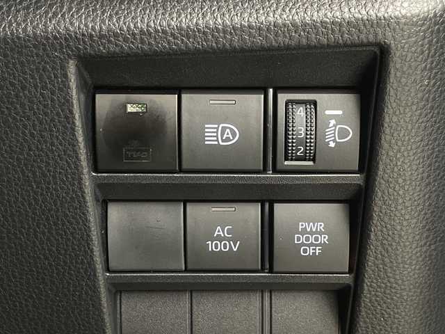 トヨタ ヴォクシー ハイブリッド S－Z 埼玉県 2023(令5)年 2.5万km アティチュードブラックマイカ トヨタセーフティセンス/純正10.5インチナビ機能付きディスプレイオーディオ/CD/DVD/Bluetooth/フルセグ//バックカメラ/13.2型有機EL後席ディスプレイ/両側パワースライドドア/前後ドライブレコーダー/ハーフレザーシート/1列目・2列目シートヒーター/オットマン/電動リアゲート/純正１７インチアルミホイール/プッシュスタート/スマートキー/スペアキー１本