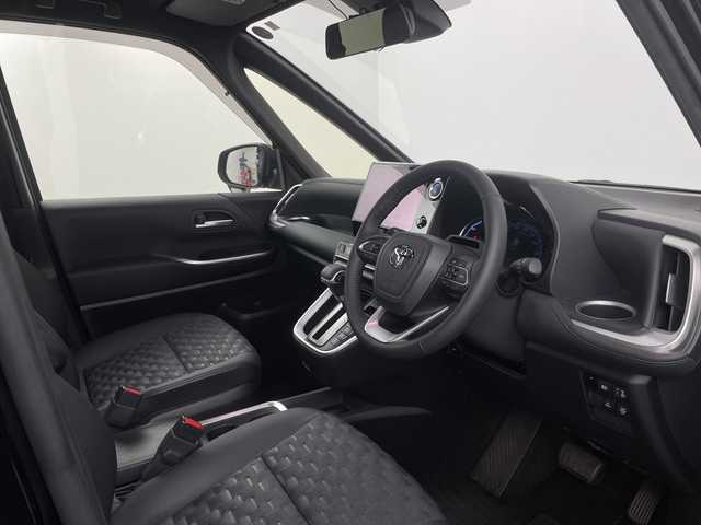 トヨタ ヴォクシー ハイブリッド S－Z 埼玉県 2023(令5)年 2.5万km アティチュードブラックマイカ トヨタセーフティセンス/純正10.5インチナビ機能付きディスプレイオーディオ/CD/DVD/Bluetooth/フルセグ//バックカメラ/13.2型有機EL後席ディスプレイ/両側パワースライドドア/前後ドライブレコーダー/ハーフレザーシート/1列目・2列目シートヒーター/オットマン/電動リアゲート/純正１７インチアルミホイール/プッシュスタート/スマートキー/スペアキー１本