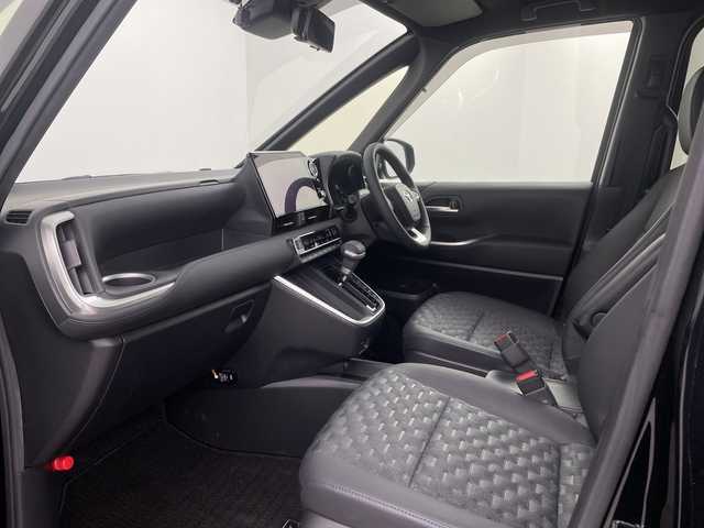 トヨタ ヴォクシー ハイブリッド S－Z 埼玉県 2023(令5)年 2.5万km アティチュードブラックマイカ トヨタセーフティセンス/純正10.5インチナビ機能付きディスプレイオーディオ/CD/DVD/Bluetooth/フルセグ//バックカメラ/13.2型有機EL後席ディスプレイ/両側パワースライドドア/前後ドライブレコーダー/ハーフレザーシート/1列目・2列目シートヒーター/オットマン/電動リアゲート/純正１７インチアルミホイール/プッシュスタート/スマートキー/スペアキー１本