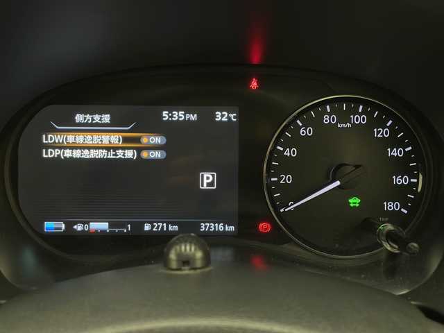日産 キックス X 宮崎県 2020(令2)年 3.8万km ブリリアントホワイトパール/ピュアブラック 2トーン 禁煙車/エマージェンシーブレーキ/純正9型ナビＴＶ/（CD/DVD/Bluetooth/FMAM/フルセグTV)/純正LEDオートライト/純正LEDフォグ/純正17インチアルミ/純正フロアマット/プロパイロット/アラウンドビューモニター/電子パーキング/オートホールド/ウインカードアミラー/ハーフレザーシート/オートエアコン/本革巻ハンドル/インテリジェントキー/プッシュエンジンスタート/スペアキー/新車時保証書/取扱い説明書