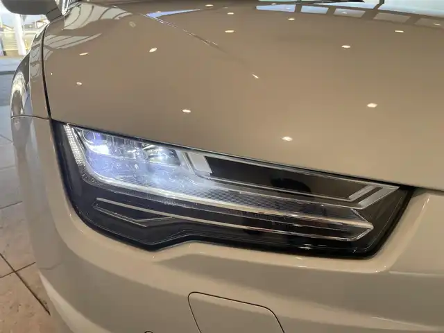 アウディ Ａ７ SB 2．0 TFSI クワトロ 愛知県 2015(平27)年 5.5万km グレイシアホワイトメタリック 純正ＯＰホイール　/茶革シート　/ＢＯＳＥサウンド　/アシスタンスＰＫＧ　/マトリクスＬＥＤ　/アウディサイドアシスト/アウディアクティブレーンアシスト　/アダプティブクルーズコントロール　/ＭＭＩナビゲーション/Bluetooth/バックカメラ/フルセグTV/パワーバックドア/パワーシート/ETC/プッシュスタート/ウィンカーミラー/アイドリングストップ