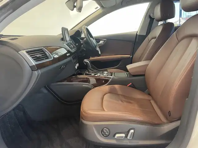 アウディ Ａ７ SB 2．0 TFSI クワトロ 愛知県 2015(平27)年 5.5万km グレイシアホワイトメタリック 純正ＯＰホイール　/茶革シート　/ＢＯＳＥサウンド　/アシスタンスＰＫＧ　/マトリクスＬＥＤ　/アウディサイドアシスト/アウディアクティブレーンアシスト　/アダプティブクルーズコントロール　/ＭＭＩナビゲーション/Bluetooth/バックカメラ/フルセグTV/パワーバックドア/パワーシート/ETC/プッシュスタート/ウィンカーミラー/アイドリングストップ