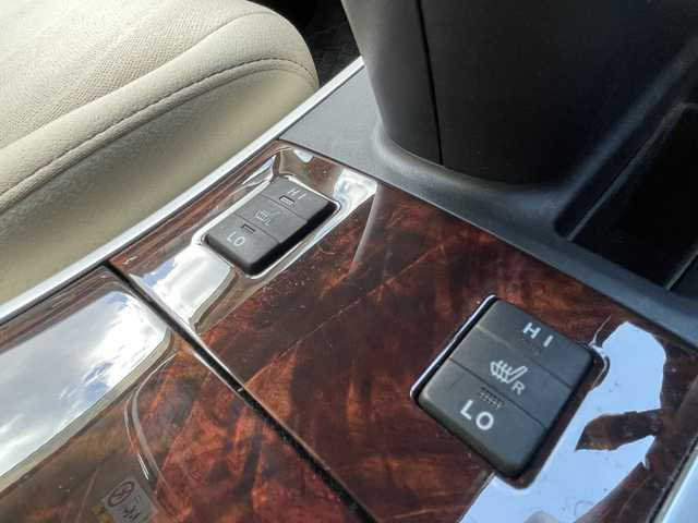 トヨタ ＳＡＩ S Cパッケージ 福岡県 2014(平26)年 11.2万km ホワイトパールクリスタルシャイン (株)IDOMが運営する【じしゃロン姫路店】の自社ローン専用車両になります。こちらは現金またはオートローンご利用時の価格です。自社ローンご希望の方は別途その旨お申付け下さい/純正メモリナビ/(FM/AM/CD/BT/フルセグTV)/バックカメラ/後席用モニター:V8T-R55/レーダークルーズコントロール/パワーシート/革巻きステアリング/ステアリングスイッチ/フォグランプ/LEDヘッドライト/ETC/純正フロアマット/社外アルミホイール/保証書/取扱説明書