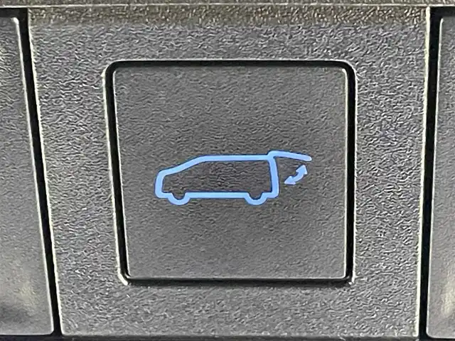 トヨタ ノア ハイブリッド S－Z 愛知県 2024(令6)年 1.7万km ホワイトパールクリスタルシャイン 純正１０．５インチディスプレイオーディオＰｌｕｓ　/（AM/FM/フルセグTV/CarPlay/Miracast/CD・DVD再生）/CD・DVDデッキ/純正フリップダウンモニター　/モデリスタフルエアロ　/快適利便パッケージ　/　　ハンズフリー両側パワースライドドア/　　パワーバックドア/　　ステアリングヒーター/　　キャプテンシート/　　シートヒーター・オットマン/ＡＣ１００Ｖ　/トヨタセーフティセンス　/　　プリクラッシュセーフティ/　　レーントレーニングアシスト＋レーンディパーチャーアラート/　　レーダークルーズコントロール（ACC)/　　オートマチックハイビーム/　　ロードサインアシスト/　　発進遅れ告知機能/ブラインドスポットモニター/デジタルインナーミラー　/クリアランスソナー/ビルトインETC2.0/前後ドライブレコーダー/バックカメラ/LEDヘッドライト/LEDフォグランプ/ヒッチメンバー