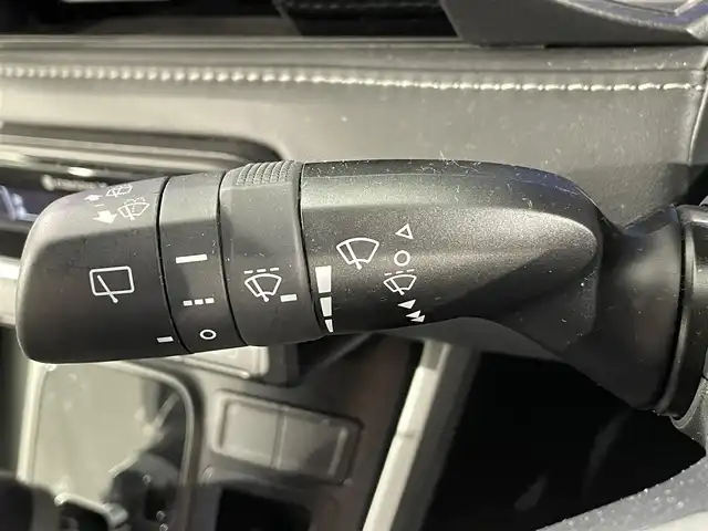 トヨタ ノア ハイブリッド S－Z 愛知県 2024(令6)年 1.7万km ホワイトパールクリスタルシャイン 純正１０．５インチディスプレイオーディオＰｌｕｓ　/（AM/FM/フルセグTV/CarPlay/Miracast/CD・DVD再生）/CD・DVDデッキ/純正フリップダウンモニター　/モデリスタフルエアロ　/快適利便パッケージ　/　　ハンズフリー両側パワースライドドア/　　パワーバックドア/　　ステアリングヒーター/　　キャプテンシート/　　シートヒーター・オットマン/ＡＣ１００Ｖ　/トヨタセーフティセンス　/　　プリクラッシュセーフティ/　　レーントレーニングアシスト＋レーンディパーチャーアラート/　　レーダークルーズコントロール（ACC)/　　オートマチックハイビーム/　　ロードサインアシスト/　　発進遅れ告知機能/ブラインドスポットモニター/デジタルインナーミラー　/クリアランスソナー/ビルトインETC2.0/前後ドライブレコーダー/バックカメラ/LEDヘッドライト/LEDフォグランプ/ヒッチメンバー
