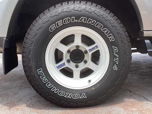 トヨタ ランドクルーザー プラド TX－LTD ワイド 京都府 2001(平13)年 17.8万km ホワイト/シルバーM ワンオーナー/3.0Ｌディーゼルターボ４ＷＤ/電動サンルーフ/ルーフレール/寒冷地仕様/　 ２バッテリー/リアヒーター/社外ルーフキャリア/背面タイヤ/ＲＡＹＳ16インチアルミ/社外メモリーナビ/　 CD DVD BT SD フルセグＴＶ/ETC/サイドステップ/社外ＬＥＤヘッドライト/社外ＬＥＤフォグ/キーレスエントリー/アクティブＴＲＣ/マルチインフォメーション/アイドルＵＰ/スペアキー/新車保証書/取扱説明書