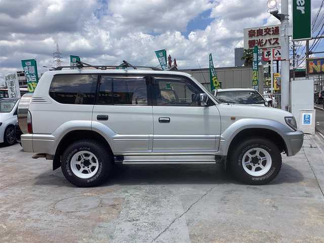 トヨタ ランドクルーザー プラド TX－LTD ワイド 京都府 2001(平13)年 17.8万km ホワイト/シルバーM ワンオーナー/3.0Ｌディーゼルターボ４ＷＤ/電動サンルーフ/ルーフレール/寒冷地仕様/　 ２バッテリー/リアヒーター/社外ルーフキャリア/背面タイヤ/ＲＡＹＳ16インチアルミ/社外メモリーナビ/　 CD DVD BT SD フルセグＴＶ/ETC/サイドステップ/社外ＬＥＤヘッドライト/社外ＬＥＤフォグ/キーレスエントリー/アクティブＴＲＣ/マルチインフォメーション/アイドルＵＰ/スペアキー/新車保証書/取扱説明書
